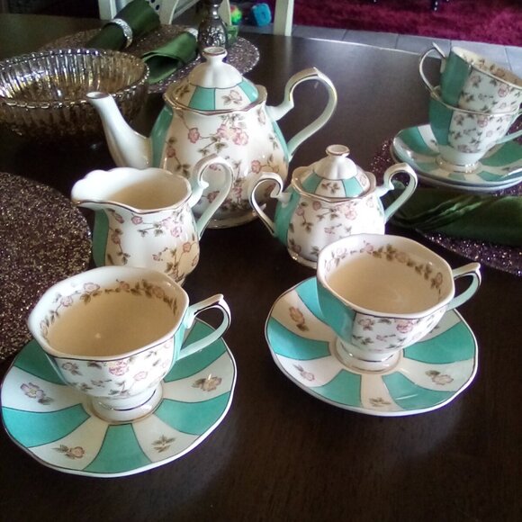 Beautiful cherry blossom, bone china tea set - Picture 1 of 9